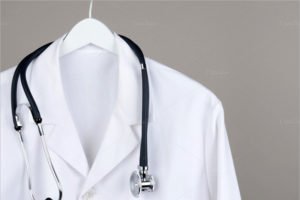 Половина опрошенных в Брянской области считают, что зарплата врача должна превышать 100 тыс. рублей