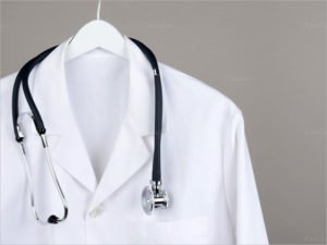 Половина опрошенных в Брянской области считают, что зарплата врача должна превышать 100 тыс. рублей