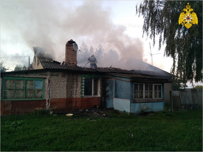 В почепском селе сгорел двухквартирный дом. Жертв нет