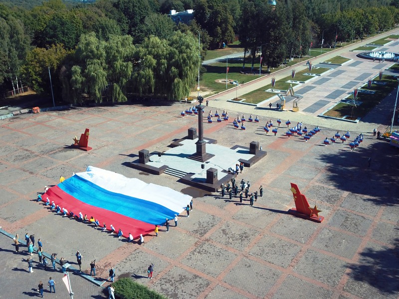 Российский флаг россияне признали самым «консенсусным» государственным символом