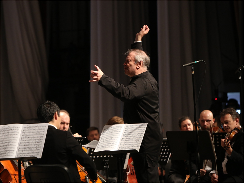 Симфонический оркестр Мариинского театра дал концерт для брянских ветеранов и медиков