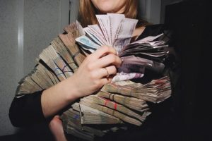 В Брянске будут судить работницу банка по шести статьям УК РФ
