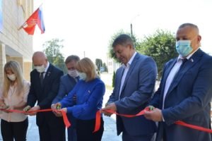 Брянский губернатор торжественно открыл долгожданный плавательный бассейн в Климово
