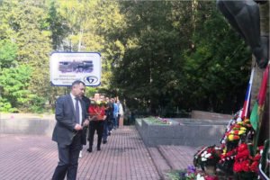 Делегация Брянского автозавода почтила память воинов, погибших при освобождении Брянска