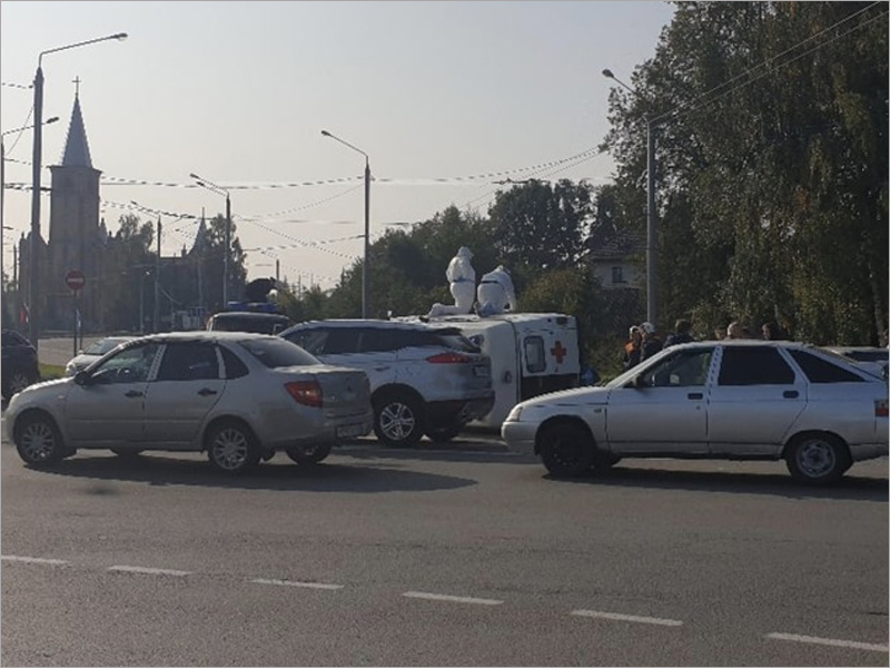 В ДТП с «ковидной» каретой «скорой помощи» в Брянске пострадал её водитель