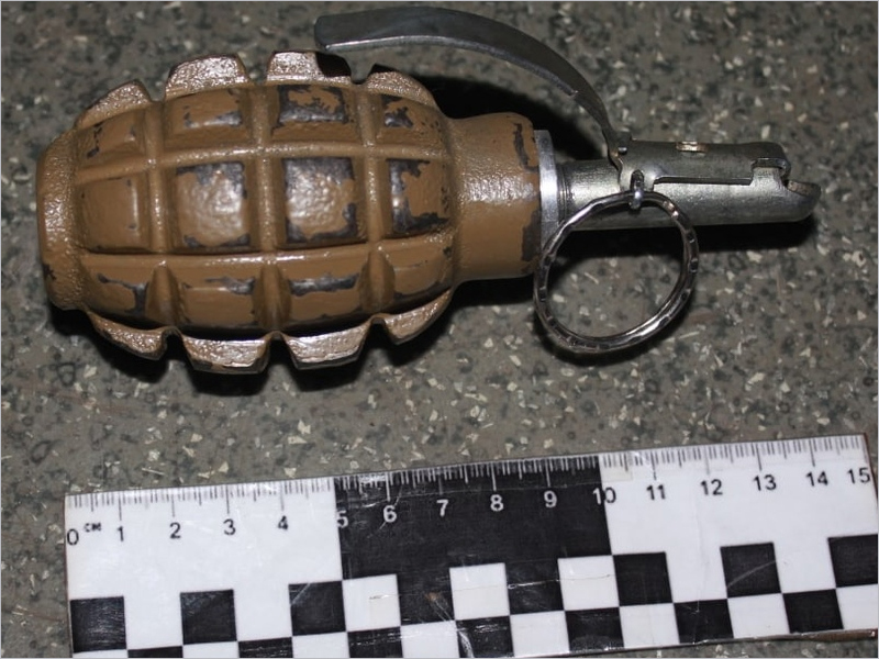 В Брянске взрывотехники обследовали предмет, похожий на гранату