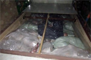 Брянские таможенники «превратили» ламинированную ДСП в шесть тонн контрабандного мяса