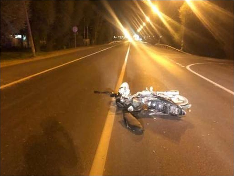 Мотоциклист разбился в Брянске вечером в праздничный день