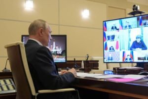 Президент России ушёл на самоизоляцию из-за случаев COVID-19 в своём окружении