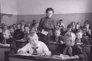 Брянский краеведческий музей ко Дню учителя покажет столетнюю историю образования