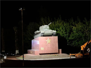В Брянске накануне Дня города открыт подсвеченный памятник Танкистам