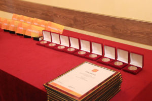 Брянских волонтёров наградили грамотами и памятными медалями президента РФ