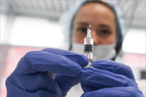 В Брянской области уровень обязательной ковид-вакцинации для 12-и отраслей официально повысили до 80%