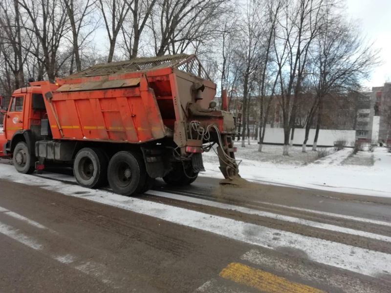 Для зимних дорог в Брянске заготовят более 30 тысяч кубометров песка и соли