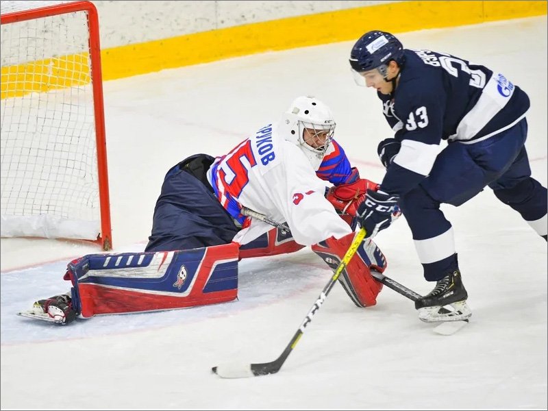 Хоккейный «Брянск» дважды терпит поражение от петербургского «Динамо-Юниор»