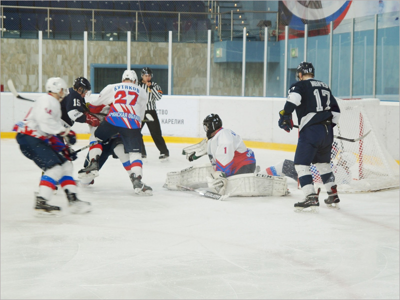 Хоккейный «Брянск» вернулся с северного выезда без очков