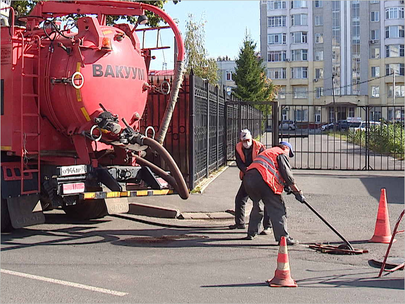 Брянские коммунальщики отчитались о завершении ремонта ливнёвки у Бежицкого рынка