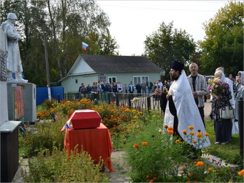В суражском селе Овчинец перезахоронили останки советских солдат, павших в боях у села