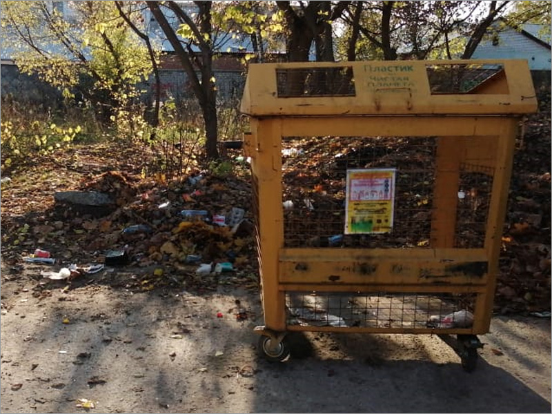 В Брянске украли мусорный контейнер. Для неизвестных нужд