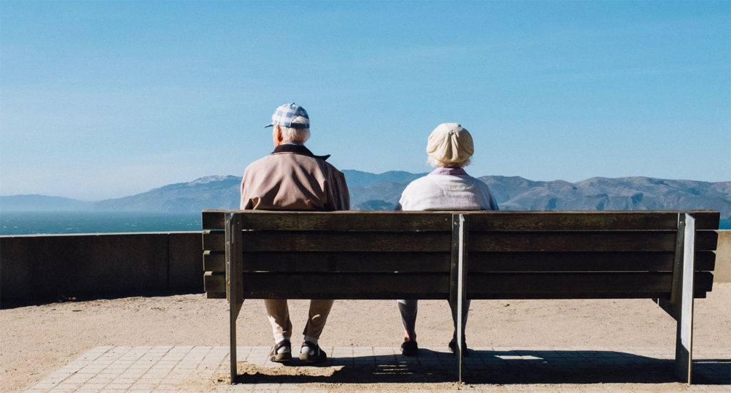 Старость — для избранных: как помочь одиноким дедушкам и бабушкам
