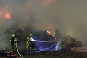 В Радице-Крыловке брянские пожарные два часа тушили сеновал
