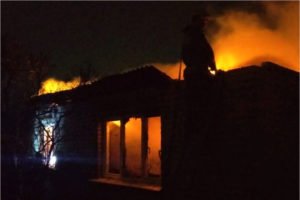 В брянском посёлке Чайковичи сгорел садовый дом. Погибла женщина