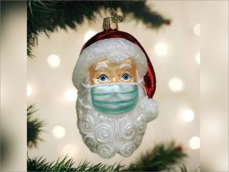 В топе новогодних украшений — Деды Морозы в медицинских масках