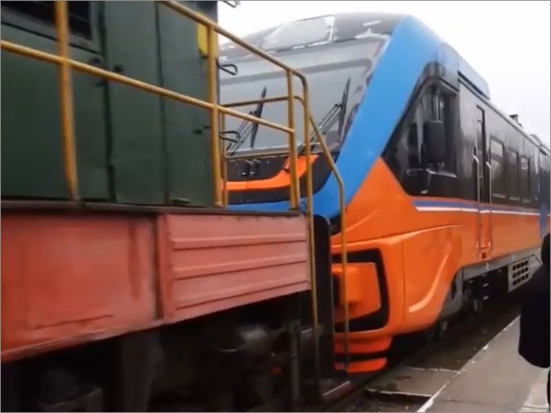 Повреждённый пассажирский рельсобус под Брянском пришлось вытягивать локомотивом