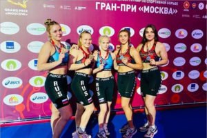 Брянская спортсменка помогла команде России победить в выставочном турнире по пляжной борьбе
