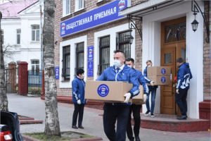 «Единая Россия» отмечает день рождения: доставка лекарств пациентам, автоволонтёрство и помощь медикам