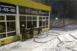 В Брянске рано утром сгорел магазин-«стекляшка» рядом с хлебозаводом на Красноармейской