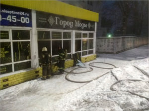 В Брянске рано утром сгорел магазин-«стекляшка» рядом с хлебозаводом на Красноармейской