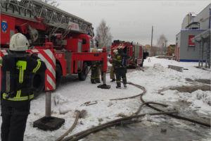 Пожарными ликвидировано возгорание на брянском предприятии