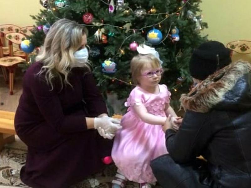 Истощённая 8-летняя брянская девочка накануне Нового года получила новую семью