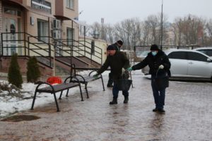 Власти Брянска пытаются бороться с ледяным дождем и гололедицей