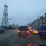Гололёд в Брянске и окрестностях: на дороги высыпаны тысячи тонн песка, тротуары превратились в каток