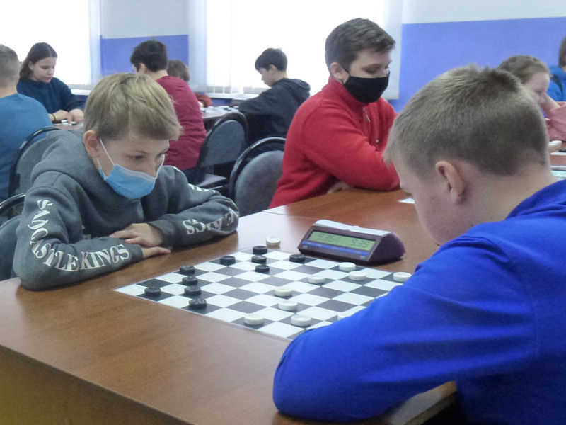 В предновогодних областных соревнованиях по русским шашкам лидировали жуковчане