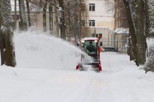 В Брянске ликвидируют последствия обрушившегося на город снегопада