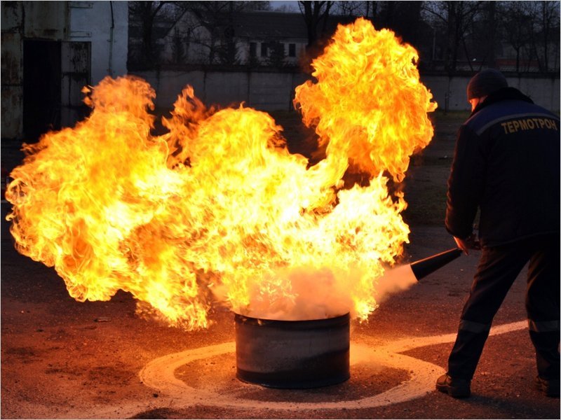 Для работников брянского завода «Термотрон» были устроены огненные соревнования