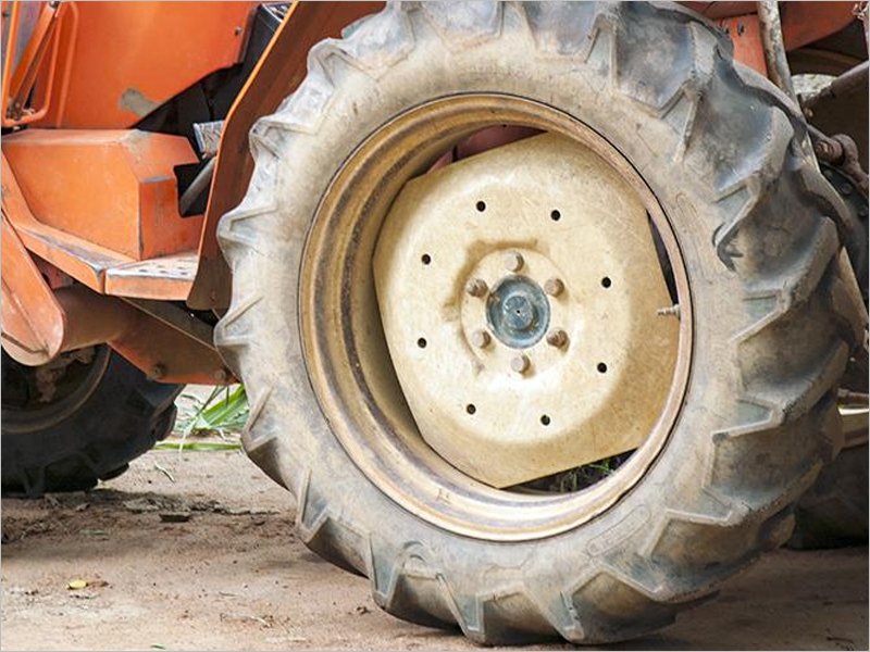 Тракторист из Суража пойдёт под суд за то, что раздавил минивэн с водителем