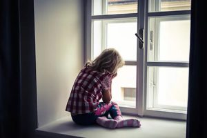 В Брянске выпала из окна 5-летняя девочка. Ребенок погиб, возбуждено уголовное дело