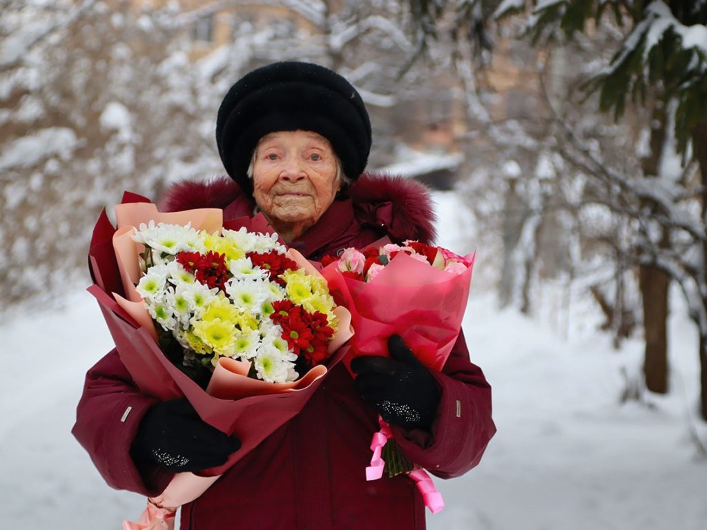 Трёх жительниц Брянска поздравили со 100-летним юбилеем