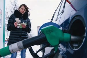Год на бензоколонках начался с общего незначительного снижения цен на бензин  и ураганного роста на дизтопливо — Росстат