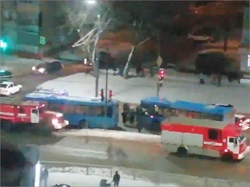 В Брянске две женщины пострадали после столкновения двух автобусов