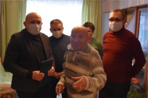 Дятьковский юбиляр-аграрий получил поздравления с 85-летием
