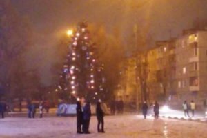 В новогоднюю ночь Брянск стал городом одиноких ёлок и одиноких полицейских.
