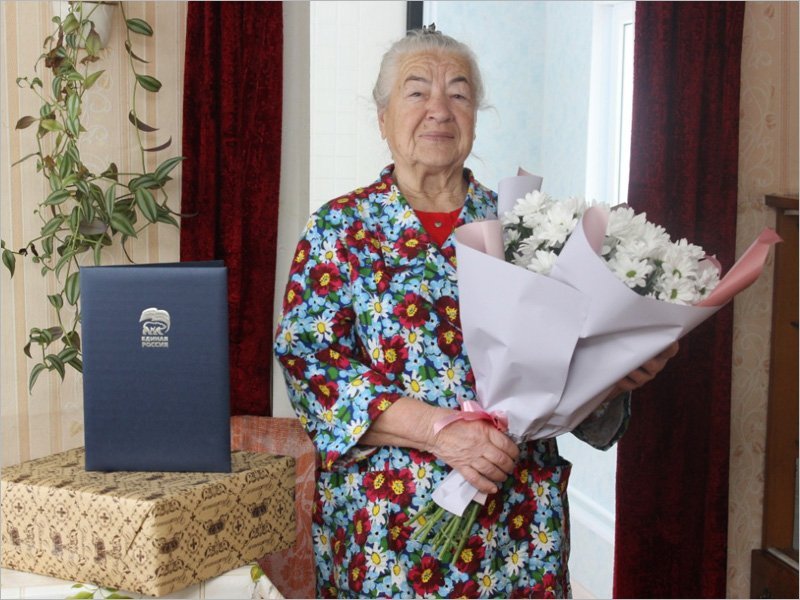 Брянские единороссы поздравили ветерана-однопартийца с 85-летним юбилеем
