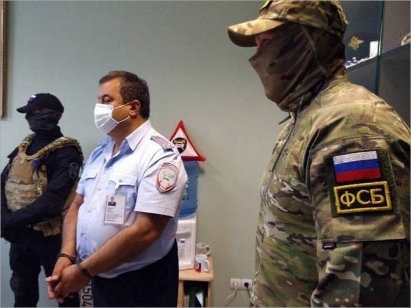 Задержанному за взятки замначальника брянского МРЭО подполковнику Мкртчяну вменили ещё и незаконный оборот оружия