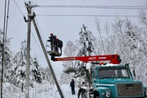 Специалисты «Брянскэнерго» восстановить нарушенное электроснабжение в Тверской области