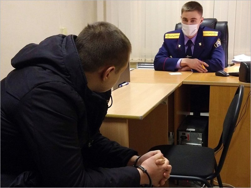В Брянске 18-летнему молодому человеку предъявлено обвинение в создании экстремистского сообщества